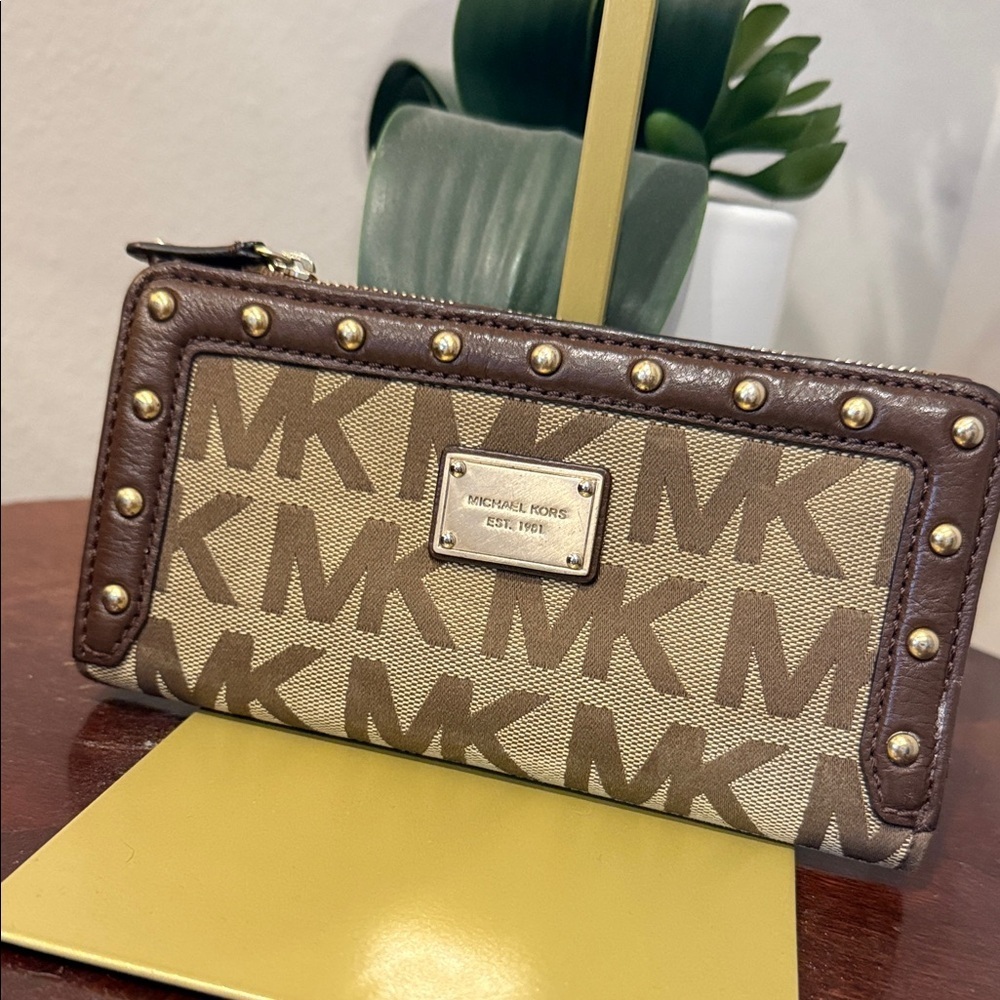 Michael Kors Monogram Brown Tan Wallet big valley studded clutch MK designer - Picture 10 of 10